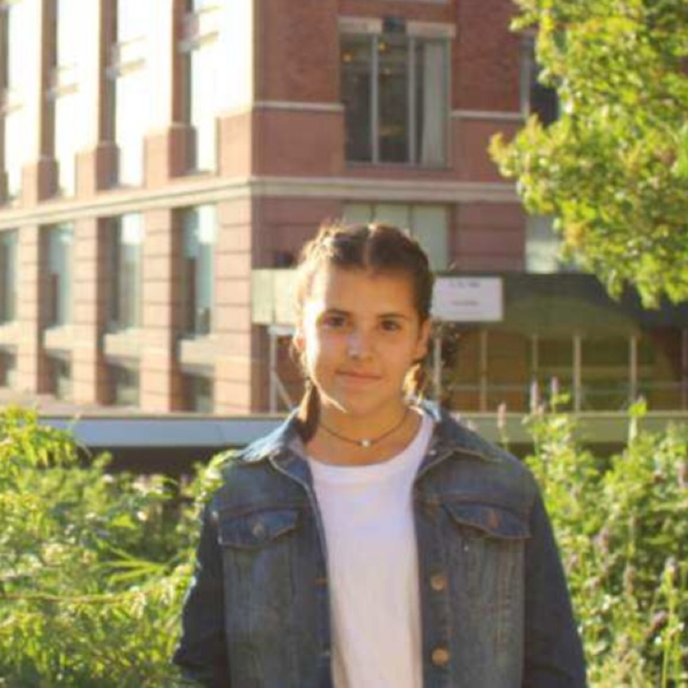 Meet your Posher, Ava